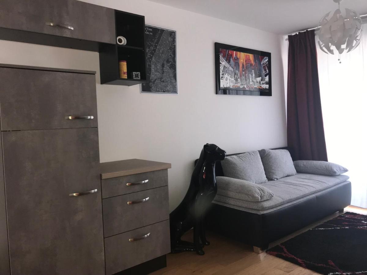 Red Flower Apartment With Pool - 5 Min To Lake Wenen Buitenkant foto