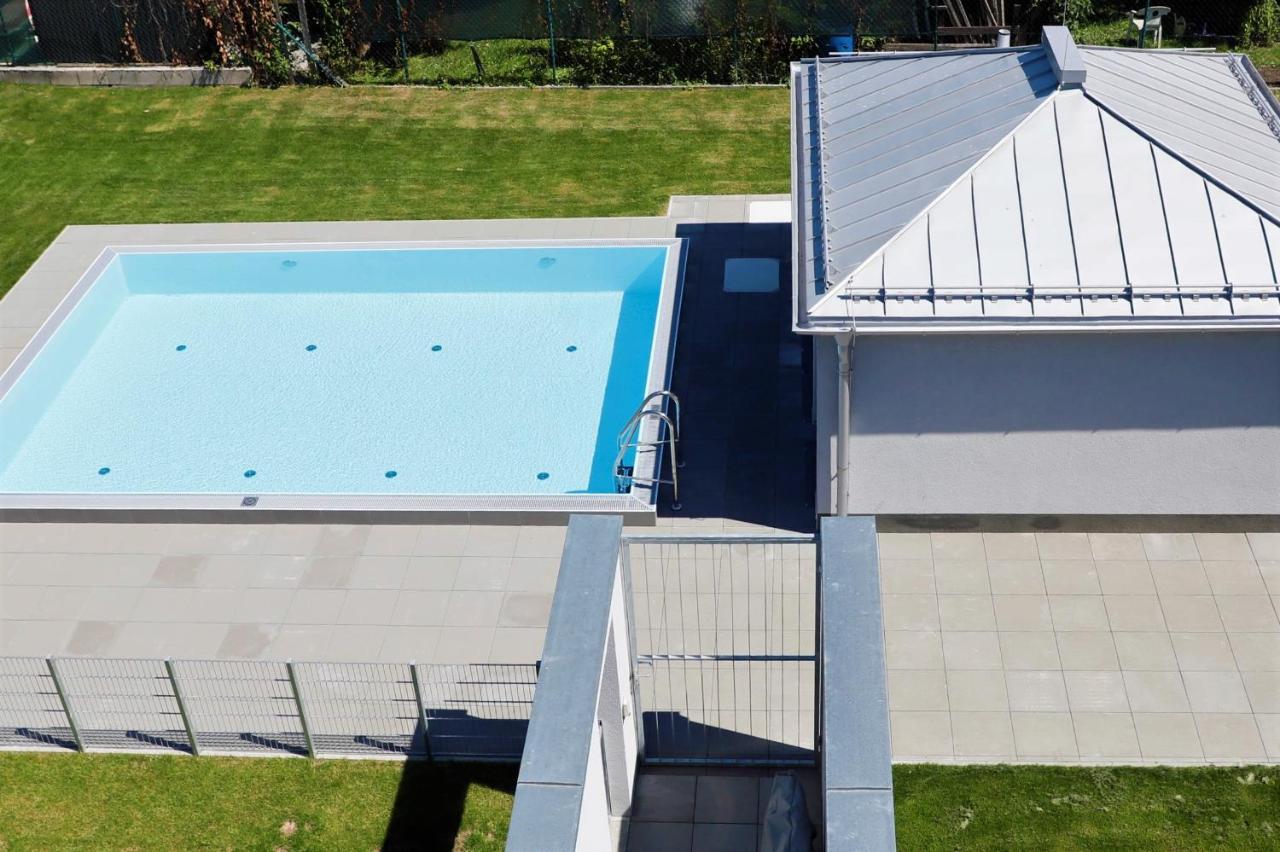 Red Flower Apartment With Pool - 5 Min To Lake Wenen Buitenkant foto