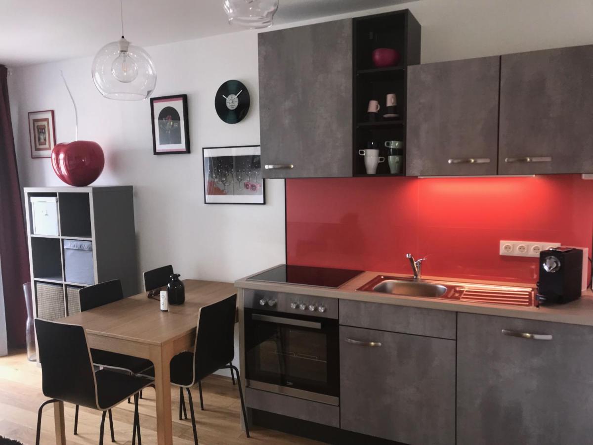 Red Flower Apartment With Pool - 5 Min To Lake Wenen Buitenkant foto