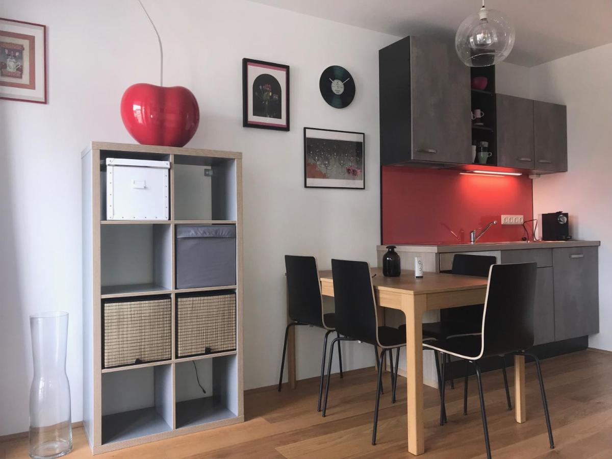Red Flower Apartment With Pool - 5 Min To Lake Wenen Buitenkant foto