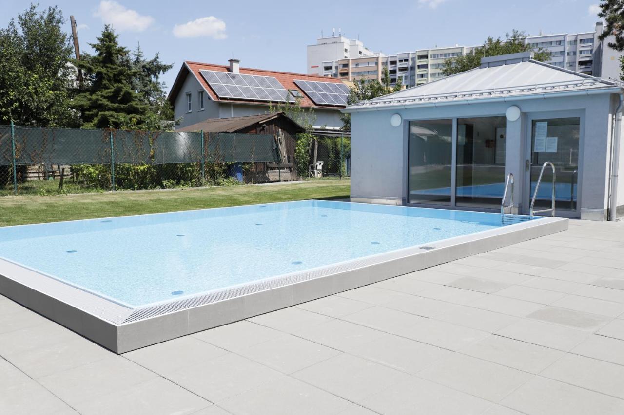 Red Flower Apartment With Pool - 5 Min To Lake Wenen Buitenkant foto