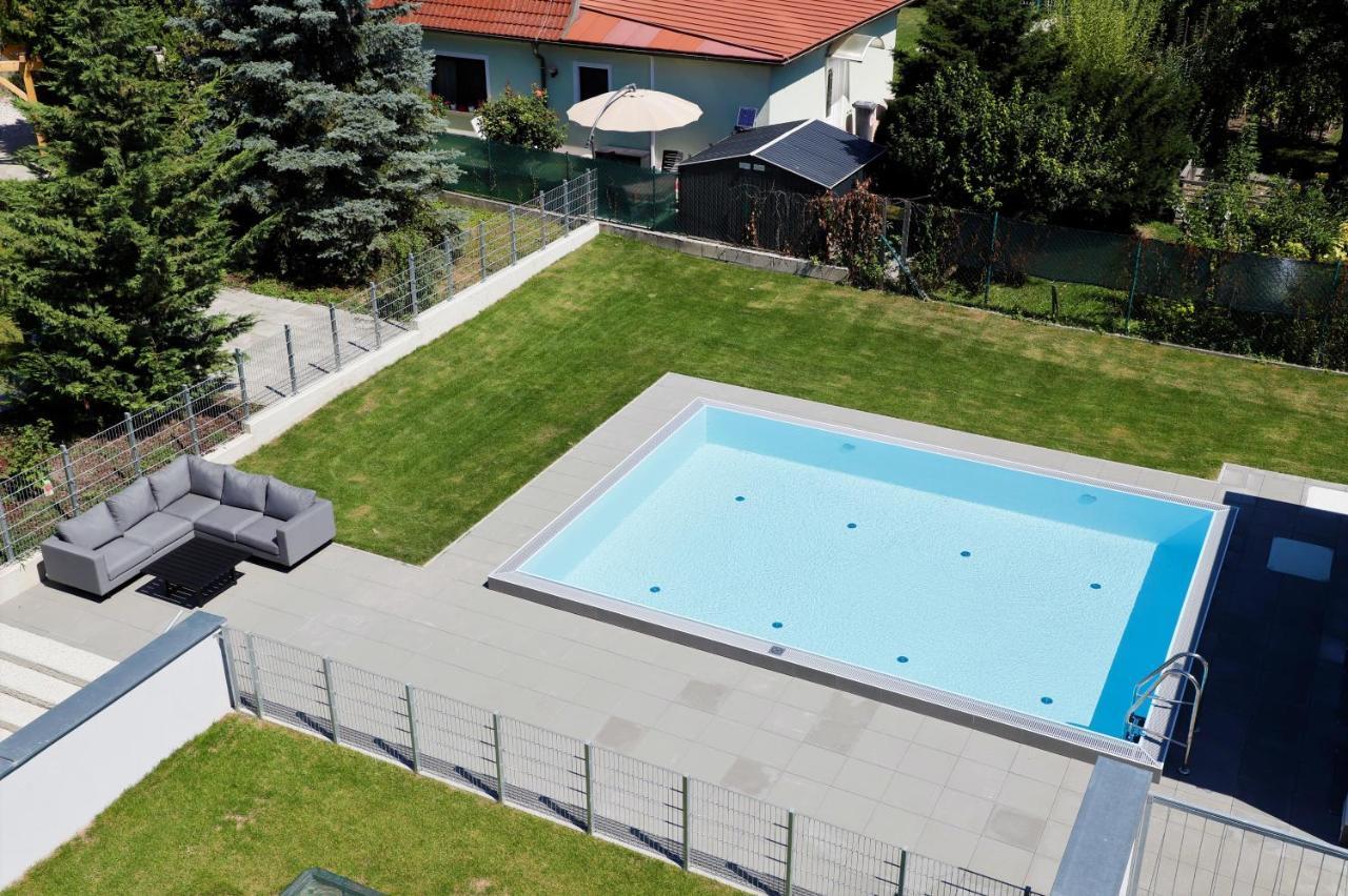 Red Flower Apartment With Pool - 5 Min To Lake Wenen Buitenkant foto