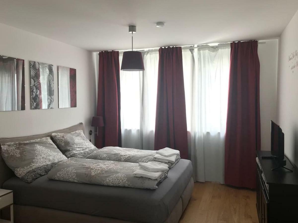 Red Flower Apartment With Pool - 5 Min To Lake Wenen Buitenkant foto